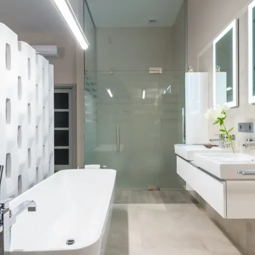 Espejos y Divisiones de Baño